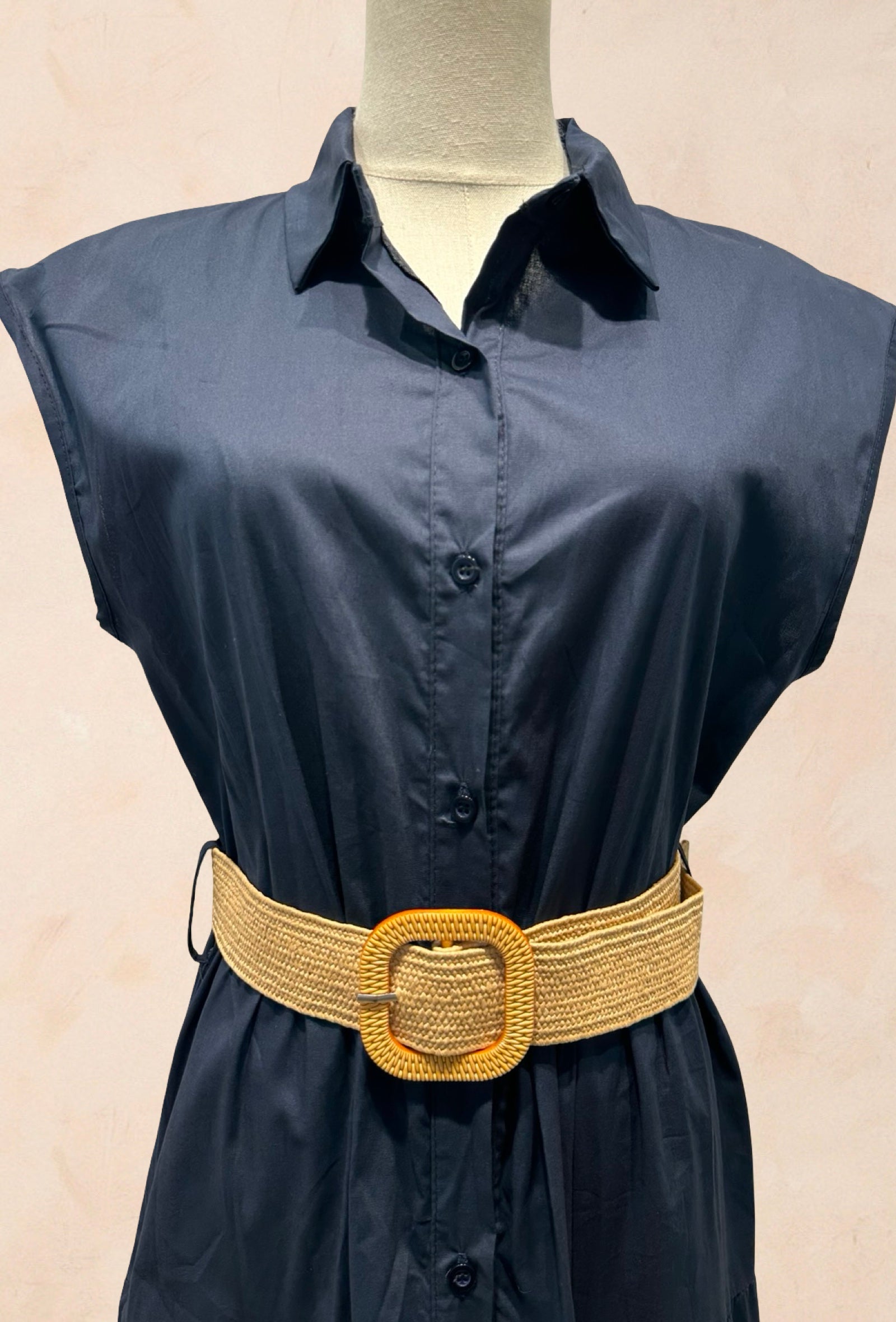 Robe chemise longue sans manches ceinture