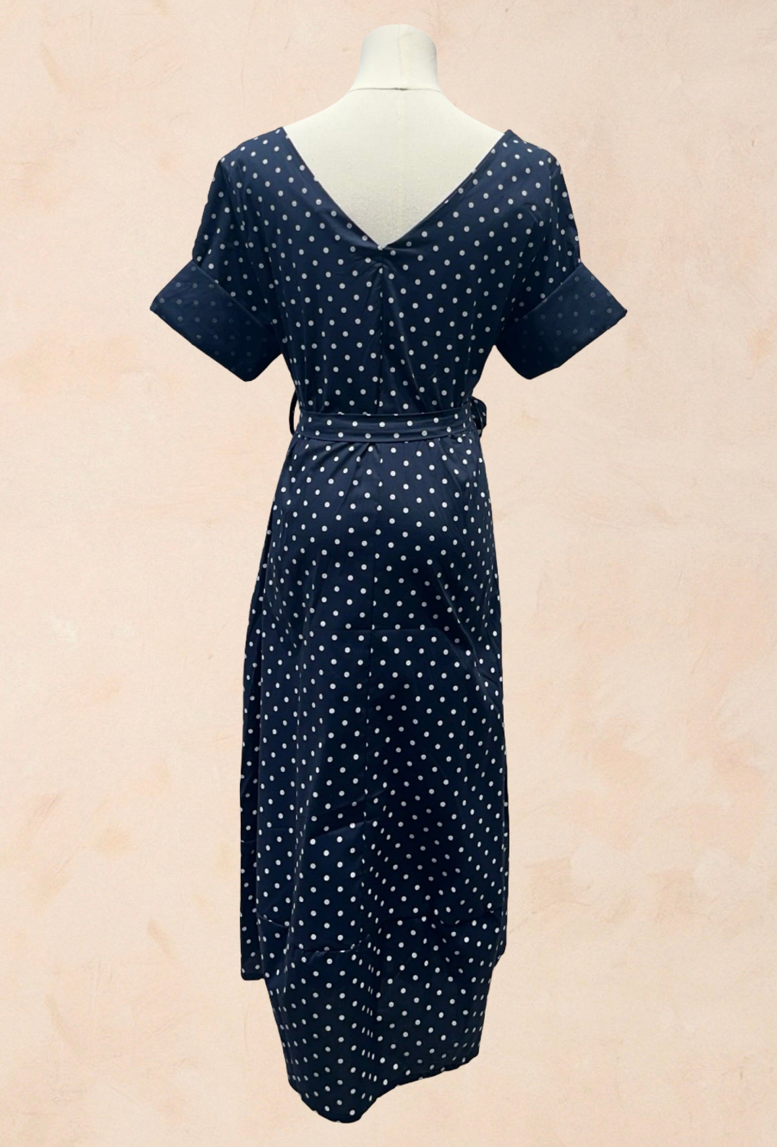 Robe à pois manches courtes revers col rond ceinture